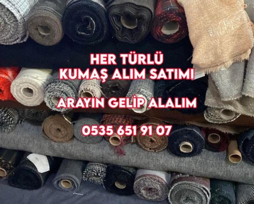 İPEK NASIL VE NE ZAMAN GİYİLİR?      İPEK NEDİR? KUMAŞ ÇEŞİTLERİNİ SATIN ALIYORUM… İpek, esaret altında yetiştirilen dut ipekböceği larvalarının kozalarından elde edilen bir kumaştır. Liflerin yapısı kumaş alanlar prizma benzeri olduğu için elde edilen, ışıltılı bir görünüme sahip doğal bir protein lifidir. İpek kumaş, gelen ışığı farklı açılardan kırarak farklı renkler üretir.  Bugün piyasada gördüğümüz ipek kumaşa gelince, bu genellikle güve tırtıllarından gelir.  İpek son derece incedir, tipik olarak çapı sadece 5-10 mikrondur. Pürüzsüzdür ancak kaygan değildir ve en güçlü doğal liflerden biridir.  Parti kumaş alanlar. Bununla birlikte, herhangi bir gerilmesi yoktur (gerilmiş ipek genellikle bu şekilde kalır) ve nemi özellikle iyi tutmaz. Son olarak, ipeğin uzun süre güneş ışığına maruz kalması rengini bozabilir ve ona zarar verebilir.  KUMAŞIN TARİHİ   İpek, ilk örnekleri 8500 yıl öncesine dayanan Çin’de geliştirildi. Lüks kumaş başlangıçta Çin İmparatorları için kendi kullanımları için ayrılmıştı, ancak kumaş sonunda kitlelere doğru yol aldı ve çok sayıda ipek tüccarı kumaşı Asya’da (ya da aslında herhangi bir yerde) alıp satarak geçimini sağladı. Çinli bir ipek tüccarı alabilir).  Kumaş yüksek talep gördü ve sanayi öncesi dönemde inanılmaz derecede popüler oldu. Aslında ticaret, Çin’den Hindistan alt kıtasına Kuzey Afrika’ya, Orta Doğu’ya ve Avrupa’ya kadar uzanıyordu. Bu büyük ticaret yolları dizisi İpek Yolu olarak tanındı.     Hindistan, Tayland, Bangladeş ve çeşitli Orta Doğu ülkeleri gibi diğer ülkeler, tarihlerinin çeşitli noktalarında ipek ticareti yaptılar.     Günümüzde ipek erkek giyimde birçok farklı uygulama için kullanılmaktadır ve bir sonraki bölümde ele alacağız.  İPEK NASIL VE NE ZAMAN GİYİLİR  Kumaş satın alınır. Düzenli olarak takım elbise ve/veya kravat takan bir erkekseniz, oldukça sık ipek giyersiniz. İpek gördüğümüz en yaygın yerler aşağıdadır.  ASTARLAR  Kilo işi kumaş. Malzeme cilt üzerinde harika bir his verdiği için ceket ve pantolon astarları bazen ipekten yapılır. Eskiden astarlar her zaman ipekten yapılırdı ancak modern teknoloji, viskon ve asetat gibi sentetik liflerin, maliyet düşürme nedenleriyle ipeğin yerini aldığını gördü.  Olduğu gibi, ipek,  sentetik versiyonun aslında doğal olandan daha güçlü olduğu tek elyaftır.     Ne olursa olsun, malzeme cilt üzerindeki hissi nedeniyle astar için mükemmel bir seçimdir, aynı zamanda gömleğinizin üzerinde kolaylıkla hareket etmesine izin veren pürüzsüzlüğü nedeniyle.  TAKIM ELBİSE VE SPOR MONT  Takım elbise kumaşları nadiren %100 ipekten yapılır, ancak kumaş üretiminde ipek bulmak çok yaygındır. Genellikle ipek/yün ve ipek/keten karışımları görürüz ve bunun nedeni ipeğin tifiğe benzer bir parlaklık katması, ancak tiftiğin sahip olmadığı pürüzsüz bir his vermesidir.  Üretiminde ipek olan takım elbiseler ve spor paltolar, ilkbahar ve yaz gardıropları için en iyi sonucu verme eğilimindedir ve genellikle hazır olanlardan farklı olarak özel giysiliklerde bulunur Maliyeti, çoğu zaman en üst düzey kumaş alan perakendecileri tarafından üretilmesini engeller     Parça kumaş. Aksi takdirde, genel olarak spor montlar veya takım elbiseler hakkında daha fazla bilgi edinmek isterseniz, spor mont rehberimiz ve takım elbise ana sayfamız başlamak için harika yerlerdir.  KRAVAT İMALATI ÜZERİNE BİR NOT  Karşılaştığınız herhangi bir ipek kravatın etikette “%100 ipek” yazması çok muhtemeldir ucuz kumaş bir beraberlikten bahsetmiyorsanız, bu doğru olmayan bir ifadedir.   Parça kumaş satın alanlar. Kravatın dışının gerçekten %100 ipek olduğu doğru olsa da, bu kravat ona vücut ve ağırlık veren bir astara sahiptir, ancak kesinlikle ipek değildir. Bu, birçok kravat üreticisi için maliyet düşürücü bir önlemdir ve önemli bir önlemdir. Onsuz, birçok erkek kravat almaya parası yetmeyecekti.  %100 ipek olan kravatlar tipik olarak yedi katlı kravatlardır, yani kravat, bir kravatın iyi görünmesi için gereken kalınlık ve ağırlığı sağlayacak şekilde kesilmiş ve katlanmış büyük bir ipek şerididir. Yukarıda belirttiğimiz gibi, bu lüks için cömert bir ödeme yapacaksınız. 